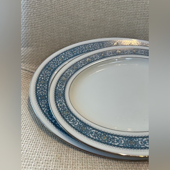 Noritake Larue Discontinued serving plates - Picture 2 of 3